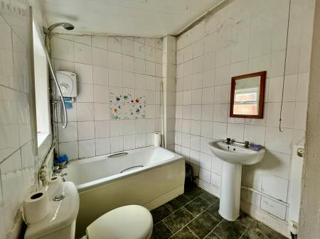 2 bedroom Terraced House for sale in Dudley Road, Grantham, NG31