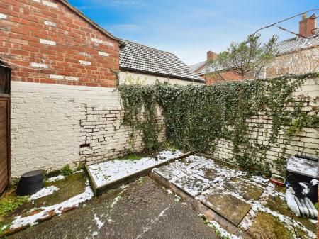 2 bedroom Terraced House for sale in Dudley Road, Grantham, NG31