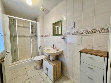 5 bedroom Detached house for sale in Barrowby Road, Grantham, NG31