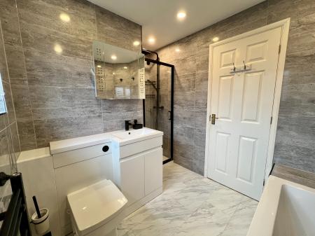 5 bedroom Detached house for sale in Barrowby Road, Grantham, NG31