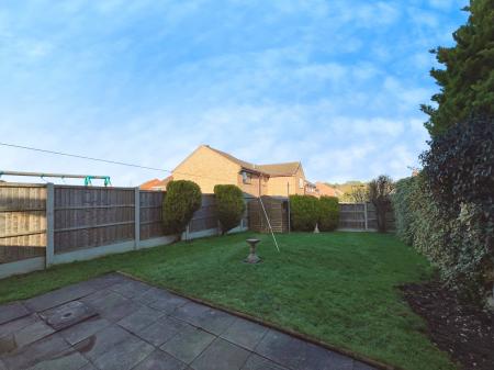 3 bedroom Semi-detached house for sale in Sunningdale, Grantham, Grantham, NG31