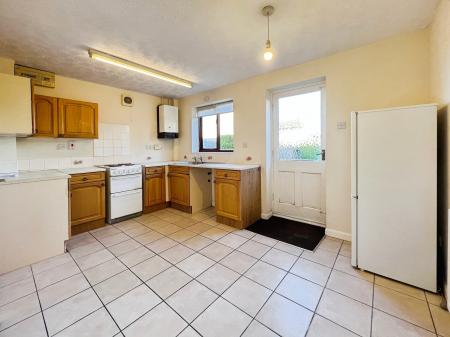 3 bedroom Semi-detached house for sale in Sunningdale, Grantham, Grantham, NG31