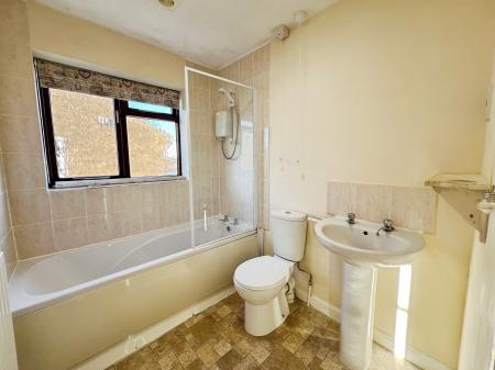3 bedroom Semi-detached house for sale in Sunningdale, Grantham, Grantham, NG31