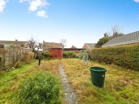 4 bedroom Semi-detached house for sale in Hawksdale Close, Grantham, Grantham, NG31