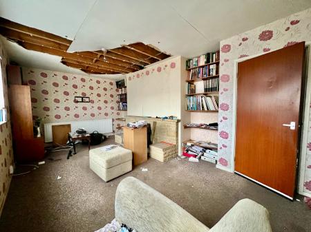 4 bedroom Semi-detached house for sale in Hawksdale Close, Grantham, Grantham, NG31