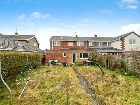 4 bedroom Semi-detached house for sale in Hawksdale Close, Grantham, Grantham, NG31