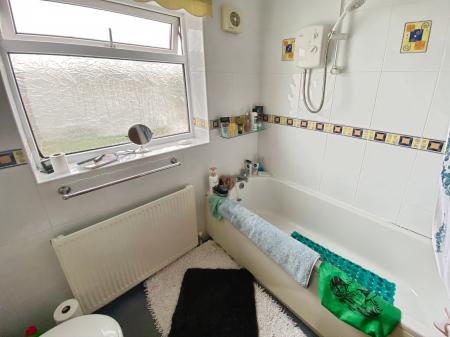 3 bedroom Semi-detached house for sale in The Crescent, Wilsford, NG32