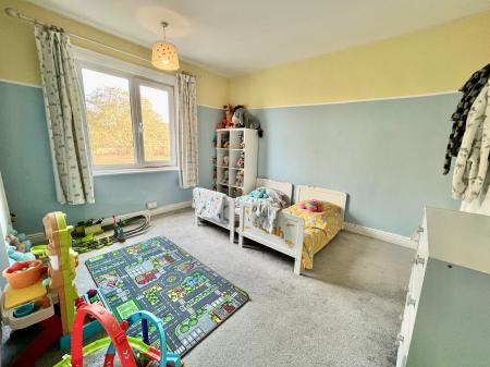 4 bedroom Semi-detached house for sale in Belvoir Avenue, Grantham, NG31