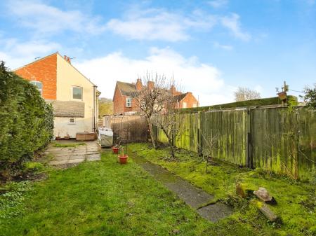 4 bedroom Semi-detached house for sale in Belvoir Avenue, Grantham, NG31