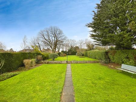 3 bedroom Detached house for sale in Hill Avenue, Grantham, NG31