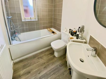 3 bedroom End of terrace house for sale in Watt Avenue, Colsterworth, Grantham, NG33