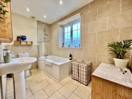 3 bedroom Semi-detached house for sale in First Avenue, Grantham, NG31