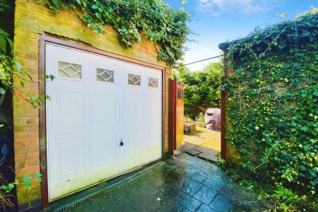 3 bedroom Semi-detached house for sale in Acres Road, Leicester Forest East, LE3