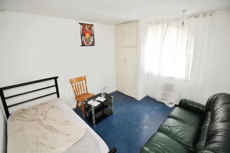 1 bedroom Flat for sale in Gorseburn House, Aikman Avenue, New Parks, LE3