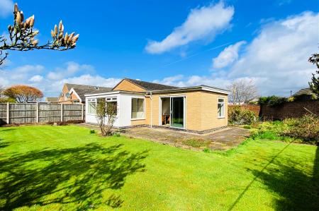 3 bedroom Detached bungalow for sale in Barry Drive, Kirby Muxloe, LE9