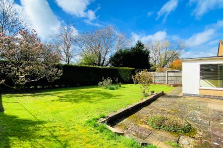 3 bedroom Detached bungalow for sale in Barry Drive, Kirby Muxloe, LE9