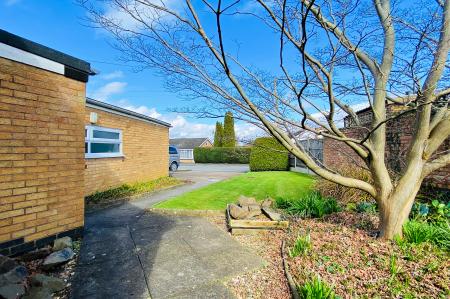 3 bedroom Detached bungalow for sale in Barry Drive, Kirby Muxloe, LE9
