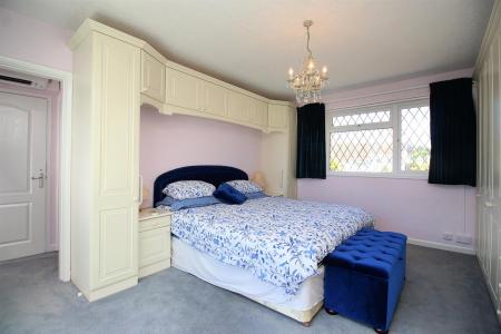 2 bedroom Detached bungalow for sale in Barry Drive, Kirby Muxloe, LE9