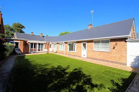 2 bedroom Detached bungalow for sale in Barry Drive, Kirby Muxloe, LE9