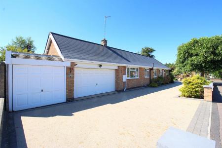2 bedroom Detached bungalow for sale in Barry Drive, Kirby Muxloe, LE9