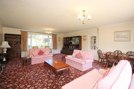 2 bedroom Detached bungalow for sale in Barry Drive, Kirby Muxloe, LE9