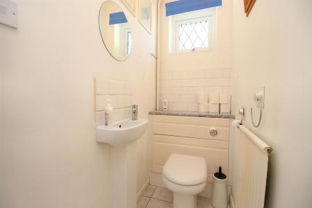 2 bedroom Detached bungalow for sale in Barry Drive, Kirby Muxloe, LE9