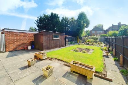 3 bedroom End of terrace house for sale in Barton Road, Leicester, LE3