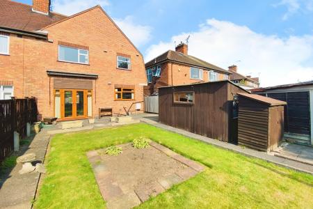 3 bedroom End of terrace house for sale in Barton Road, Leicester, LE3