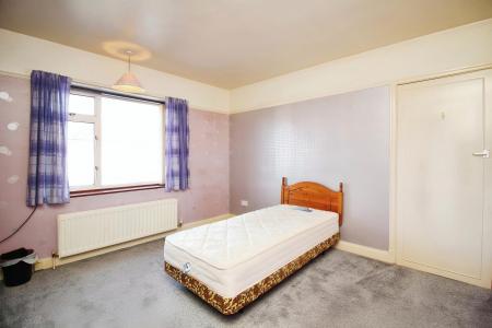 3 bedroom End of terrace house for sale in Barton Road, Leicester, LE3
