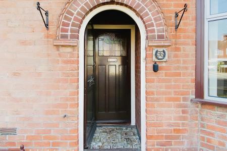 3 bedroom End of terrace house for sale in Barton Road, Leicester, LE3