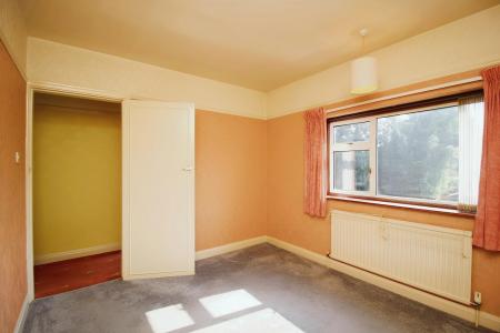 3 bedroom End of terrace house for sale in Barton Road, Leicester, LE3