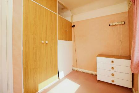 3 bedroom End of terrace house for sale in Barton Road, Leicester, LE3