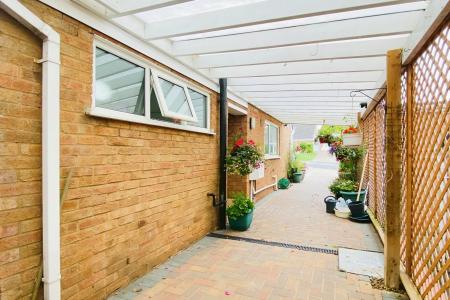 2 bedroom Semi-detached bungalow for sale in Bedford Close, Desford, LE9