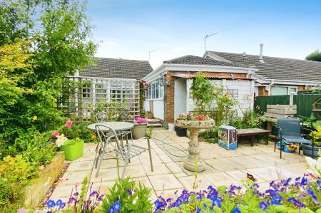 2 bedroom Semi-detached bungalow for sale in Bedford Close, Desford, LE9