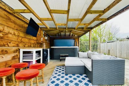 3 bedroom Semi-detached house for sale in Beechfield Avenue, Birstall, LE4