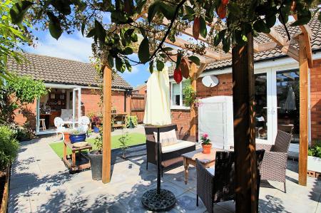 2 bedroom Semi-detached bungalow for sale in Berrington Close, Botcheston, LE9