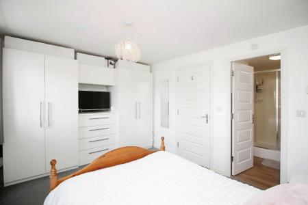 4 bedroom Semi-detached house for sale in Birch Lane, Glenfield, LE3