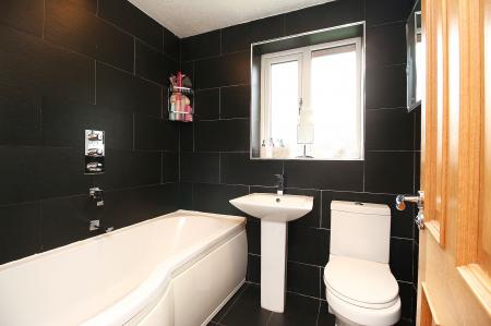 3 bedroom Semi-detached house for sale in Bluebell Close, Kirby Muxloe, LE9