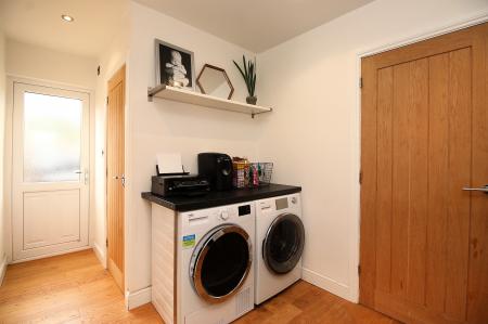 3 bedroom Semi-detached house for sale in Bluebell Close, Kirby Muxloe, LE9