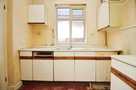 3 bedroom Semi-detached house for sale in Braunstone Lane, Braunstone Town, LE3