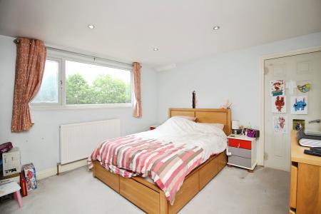 4 bedroom Semi-detached house for sale in Braunstone Lane, Leicester, LE3