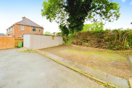 4 bedroom Semi-detached house for sale in Braunstone Lane, Leicester, LE3