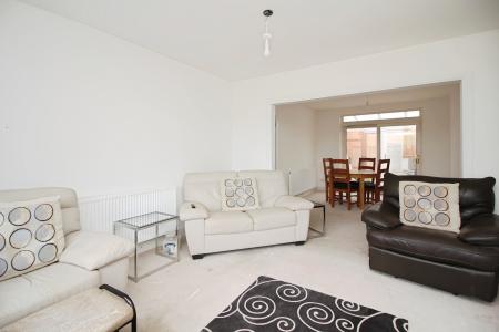 4 bedroom Semi-detached house for sale in Braunstone Lane, Leicester, LE3