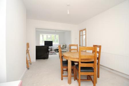 4 bedroom Semi-detached house for sale in Braunstone Lane, Leicester, LE3