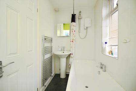 4 bedroom Semi-detached house for sale in Braunstone Lane, Leicester, LE3