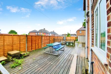 4 bedroom Semi-detached house for sale in Braunstone Lane, Leicester, LE3