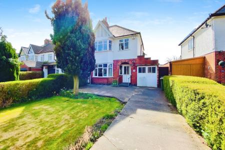 3 bedroom Semi-detached house for sale in Braunstone Lane, Leicester, LE3