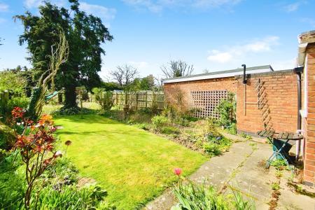 3 bedroom Semi-detached house for sale in Braunstone Lane, Leicester, LE3