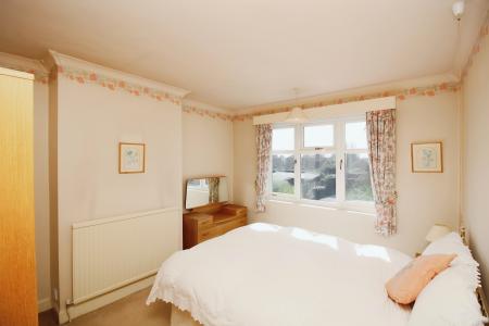 3 bedroom Semi-detached house for sale in Braunstone Lane, Leicester, LE3