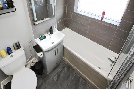 2 bedroom Flat for sale in Cherry Tree Court, Kirby Muxloe, LE9